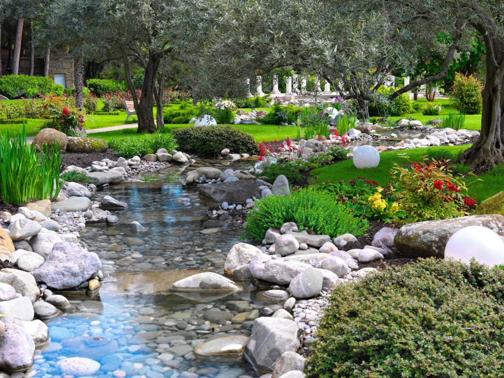 hermoso-jardin-asiatico-con-rio-plantas-y-flores-g