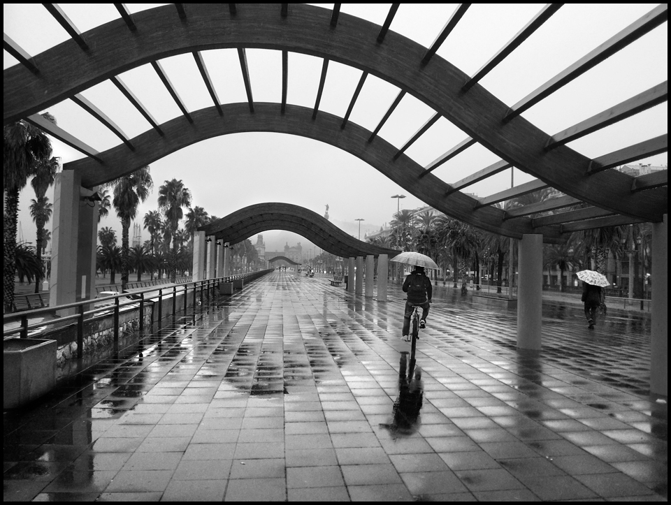 Pedaleando-bajo-la-lluvia