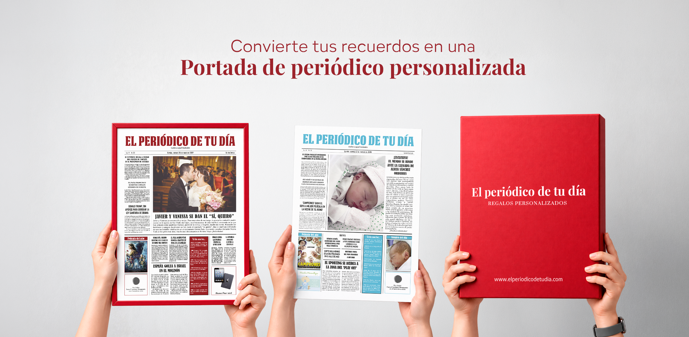 Tres portadas personalizadas sostenidas en alto: una boda enmarcada, un nacimiento y la caja de regalo roja